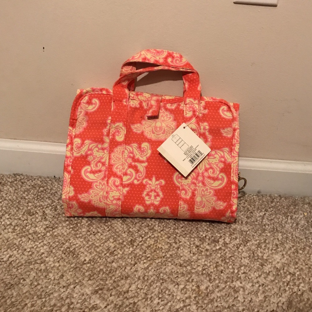 A fold up organizer bag